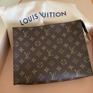 Louis Vuitton Toiletry Pouch 26 Monogram